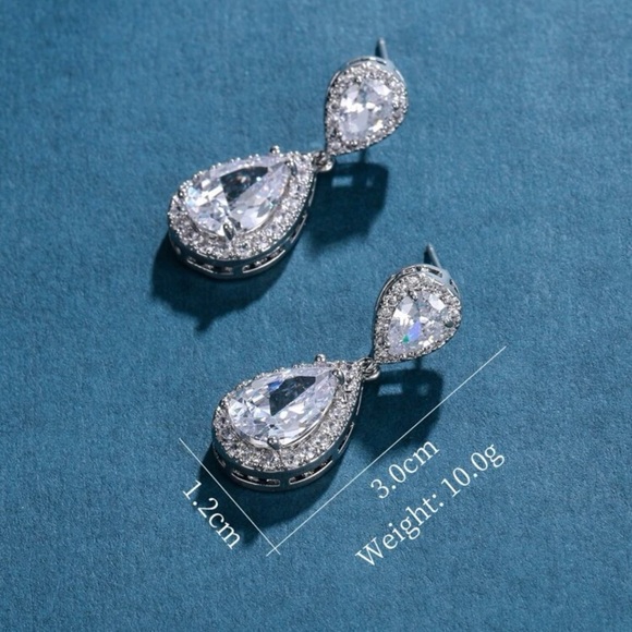 Cubic Zirconia Decor Water Drop Earrings - Picture 3 of 3